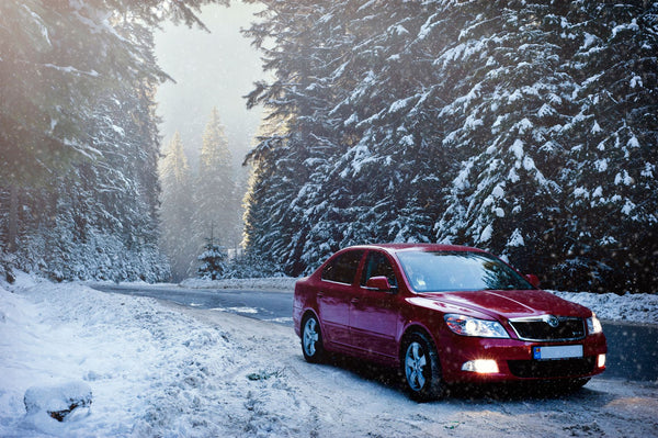 Winter Car Emergency Kit Checklist: 15 Must-Have Items Before the First Snowfall