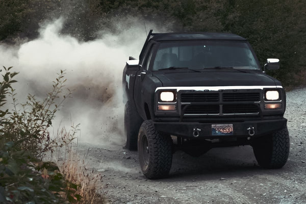 Driving on Gravel and Washboard Roads: Tire Pressure, Speed, and Techniques That Protect Your Vehicle