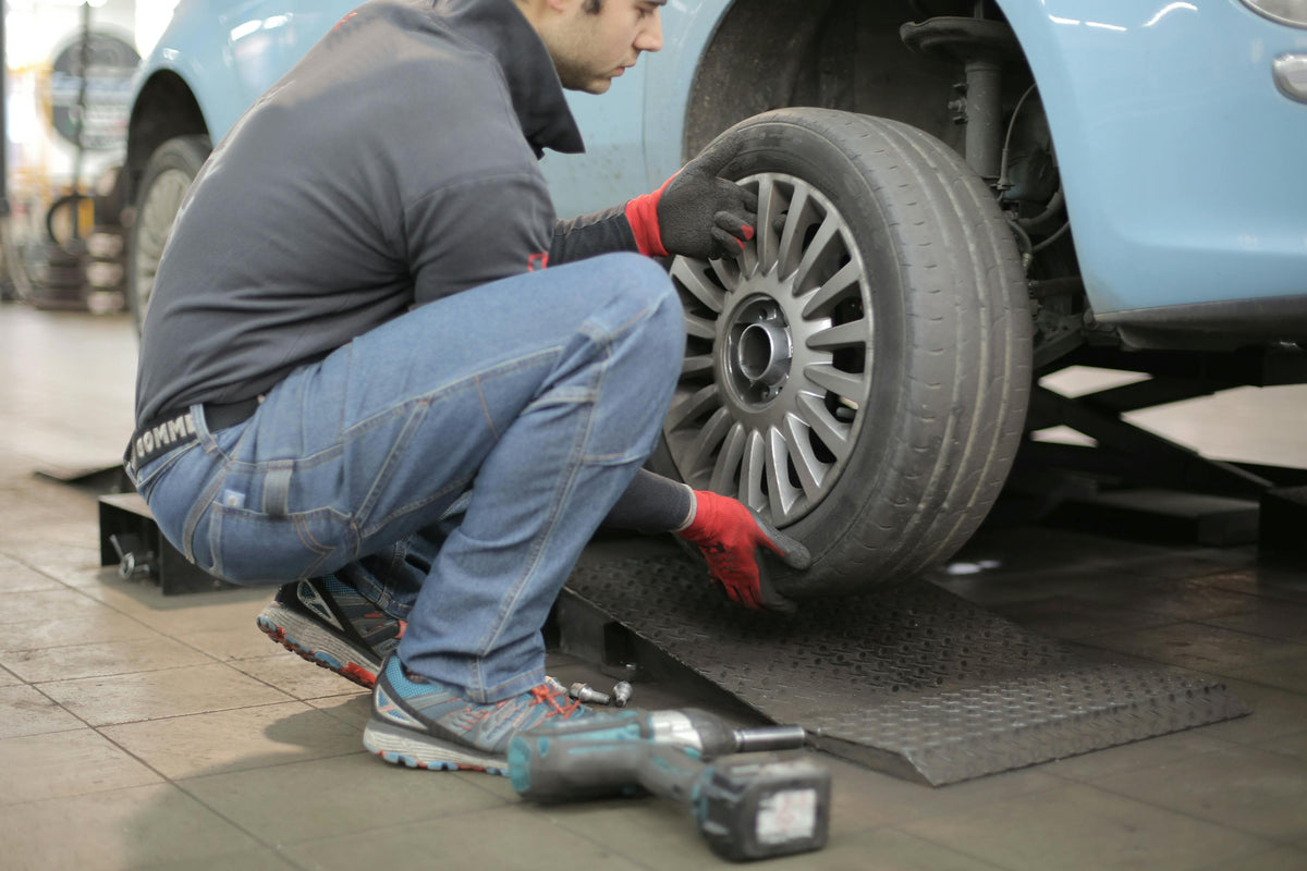 Floor Jack & Jack Stand Safety: Lift Your Car Safely - JACO