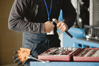 How to Use a Torque Wrench: Types, Settings, and Why Proper Torque Matters