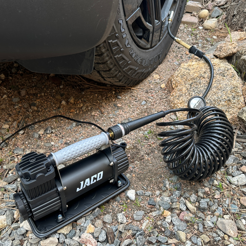 Small air top compressor for tires
